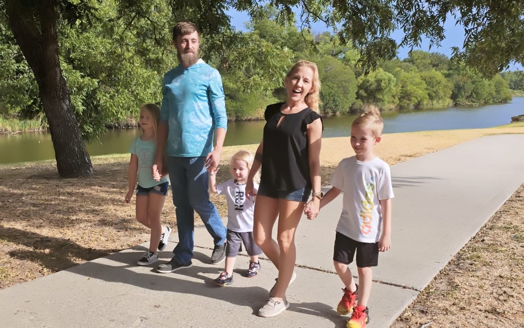 Kari Jade with her family